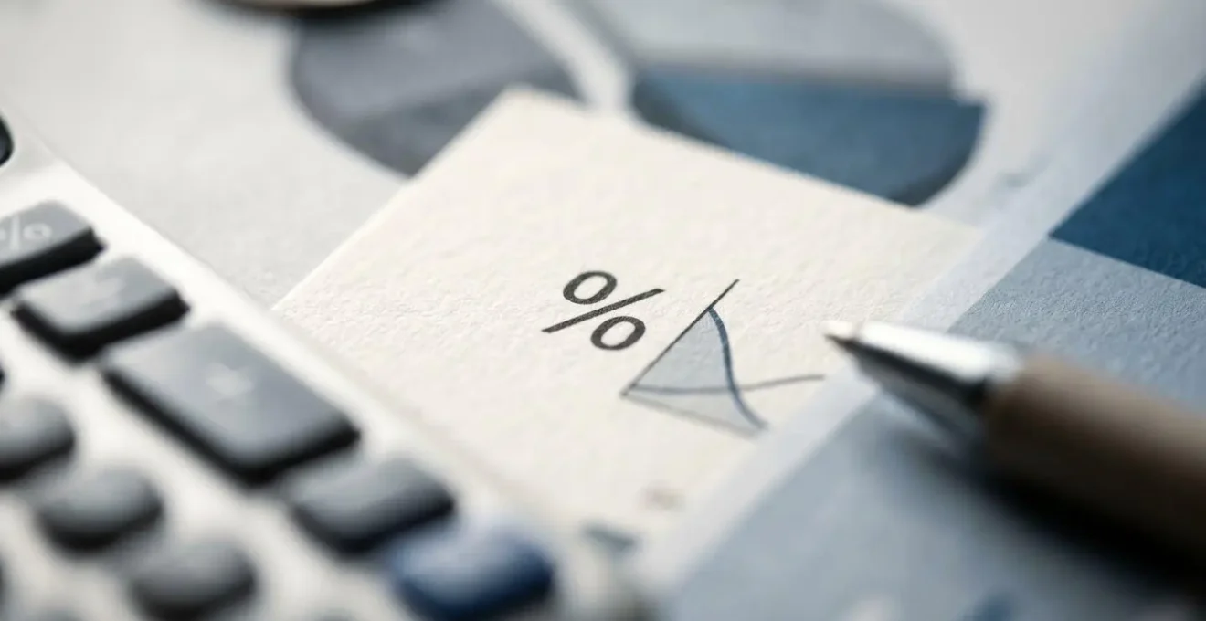 Gros plan sur des documents professionnels montrant une réduction tarifaire pour flotte électrique
